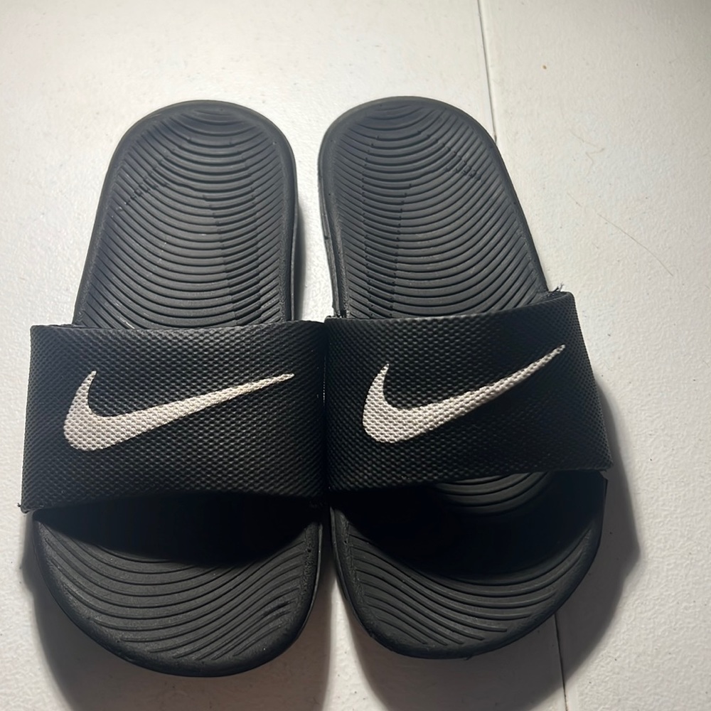 Nike kids slides